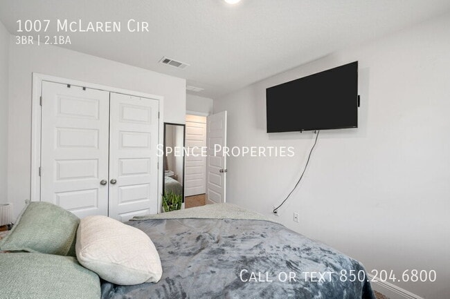 Building Photo - 1007 McLaren Cir