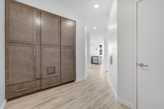 Building Photo - 19 Day St