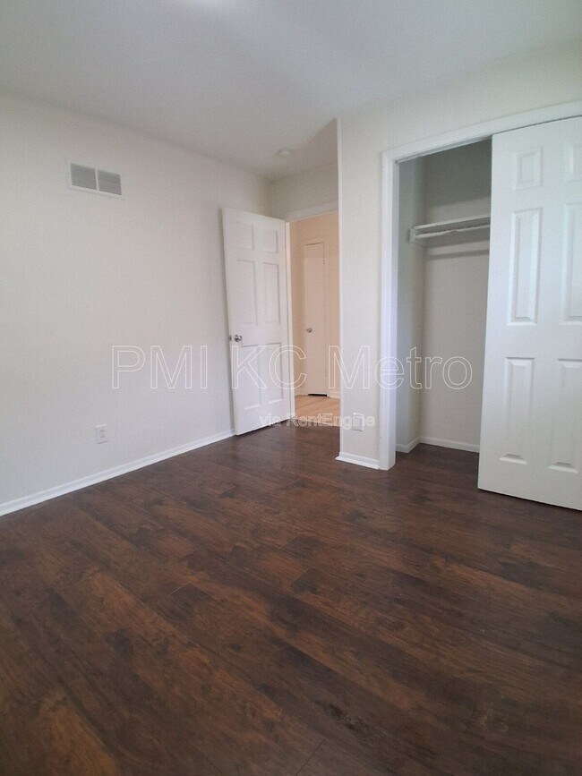 Building Photo - 5623 NE 51st St