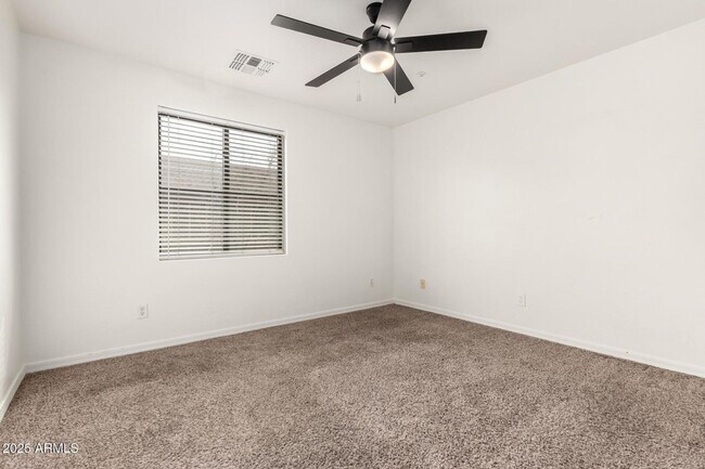 Building Photo - CUTE TOWNHOME AVAILABLE NOW NEAR TEMPE TOW...