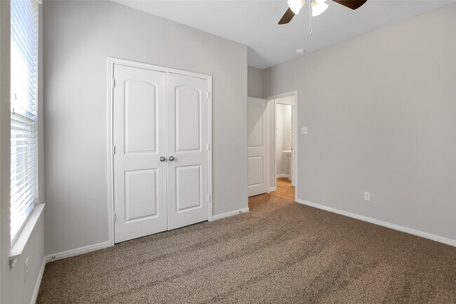 Building Photo - 4759 Creekside Hvn Trl