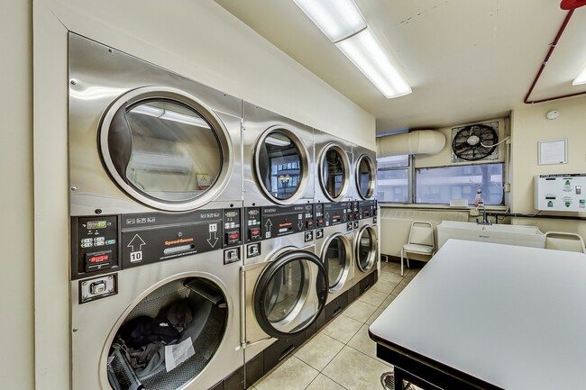 Laundry Facilities - 5757 N Sheridan Rd