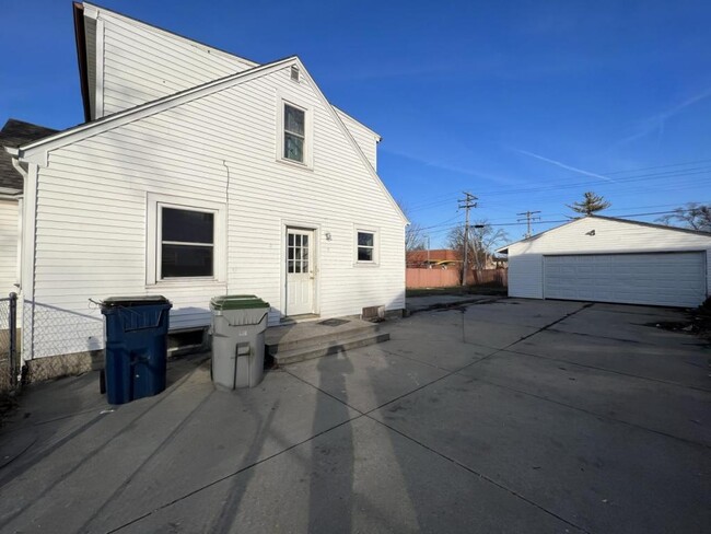 Building Photo - 4764 N 50th St