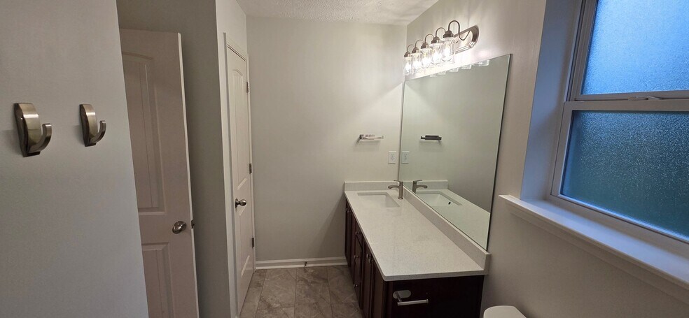 Building Photo - 7417 Golden Apple Dr