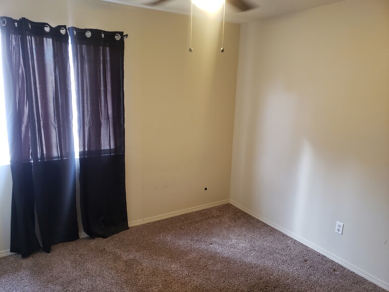 Building Photo - 2605 Silver Star Dr SW