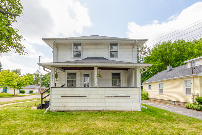 Building Photo - 2420 Maplewood Ave