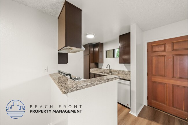 Building Photo - 2065 Magnolia Ave.
