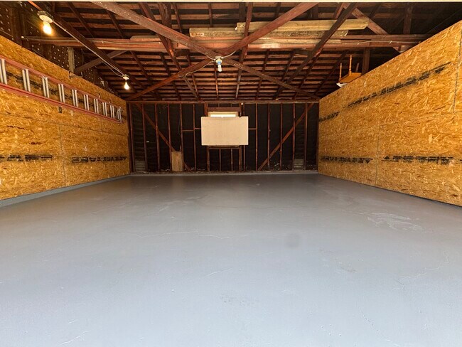 Building Photo - 13900 Burbank Blvd