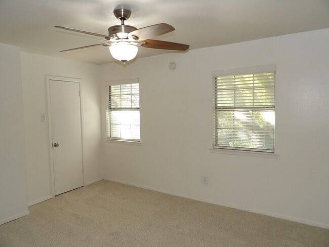 Building Photo - 4300 Travis St