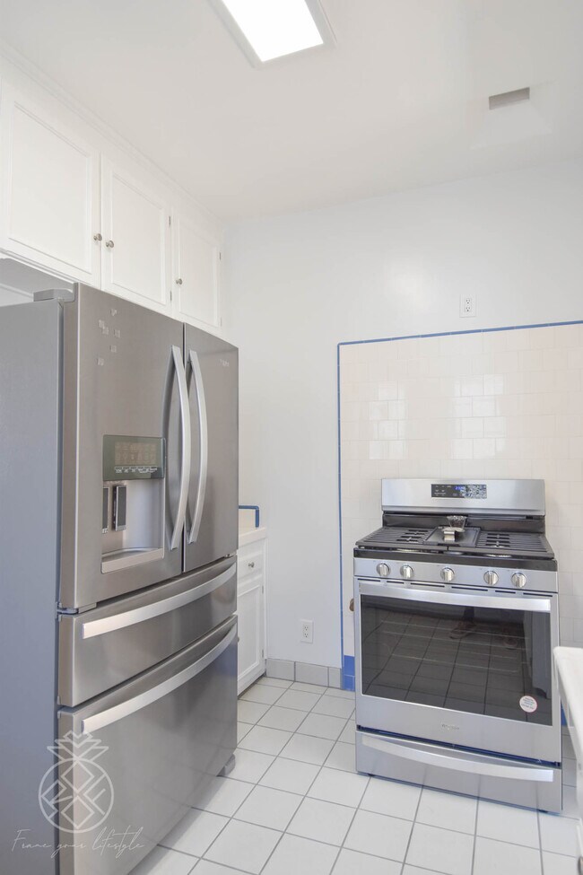 Building Photo - 1069 S Holt Ave