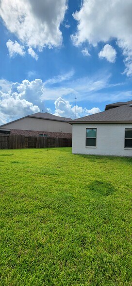 Building Photo - 3502 Park Vista Dr