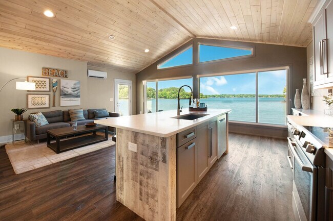 Building Photo - 135 Misty Cove Ln