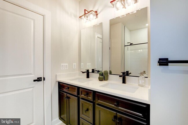 Building Photo - 6547 Clubhouse Dr