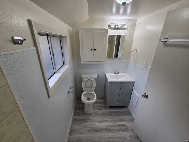 Building Photo - 526 N 8th St