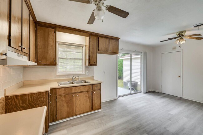 Building Photo - 2307 Hardwick Rd