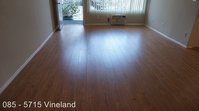 Interior Photo - 5715 Vineland Ave