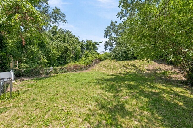 Building Photo - 8515 Jenny Dr