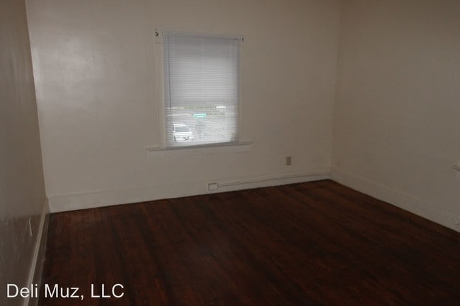 Building Photo - 1429 Judson St