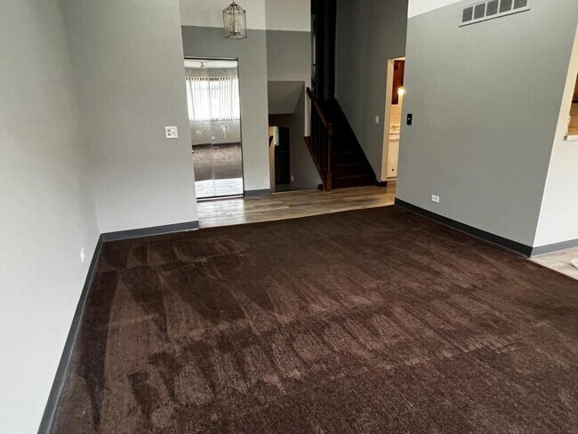 Building Photo - 5623 Santa Barbara Dr