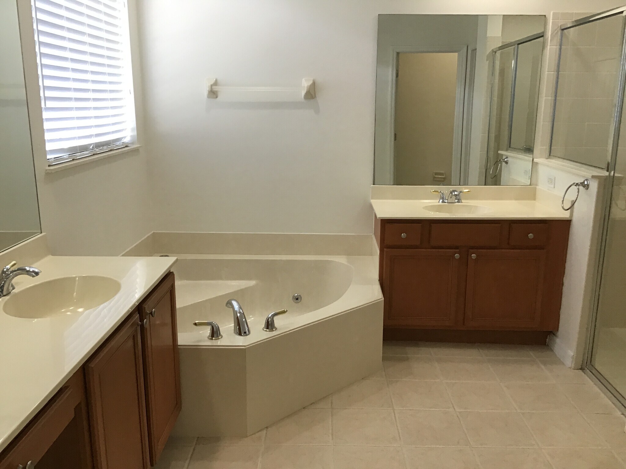 Building Photo - 3961 Long Branch Ln