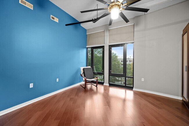 Building Photo - 415 St Pauls Blvd
