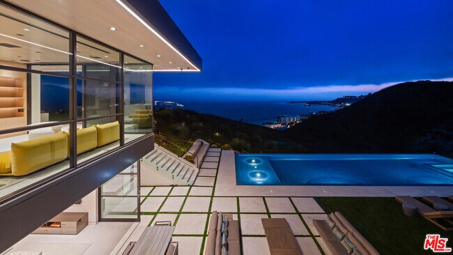 Building Photo - 5012 Carbon Beach Terrace