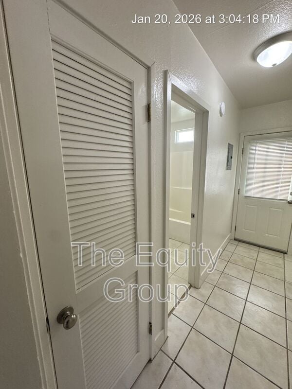 Building Photo - 320 S Crespi Ave