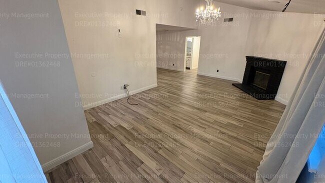 Building Photo - 3 bedroom 2 bathroom home with pool and near shopping centers.