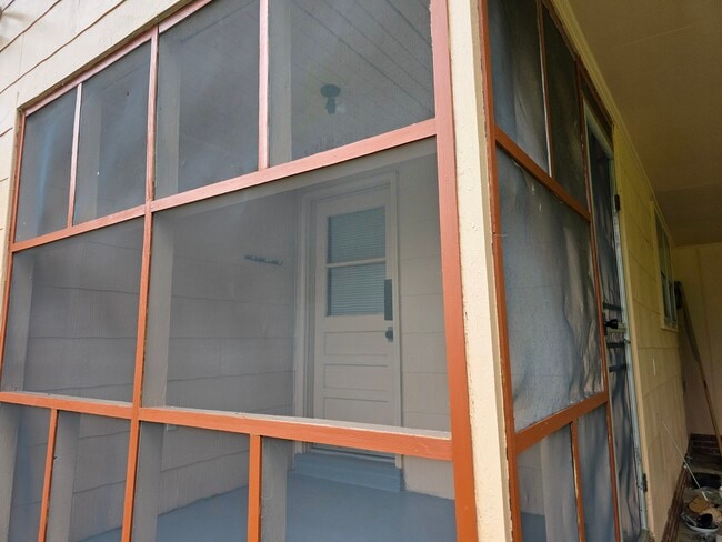 Screen Porch 2 - 685 Coleman Ave