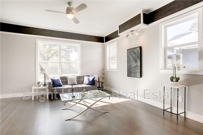 Building Photo - 1821 W 10th St