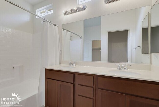 Building Photo - Modern 2Bdm 2Ba Condo in Desirable Chula Vista Community!