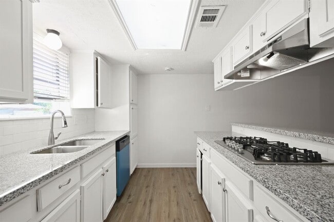 Building Photo - 24607 Green Moss Dr