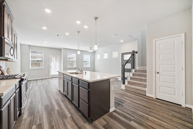 Building Photo - 1514 Lakeline Oak Dr