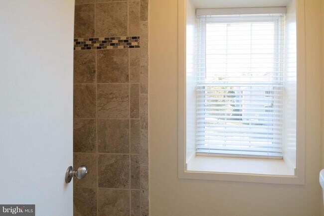 Building Photo - 7718 Lexton Pl