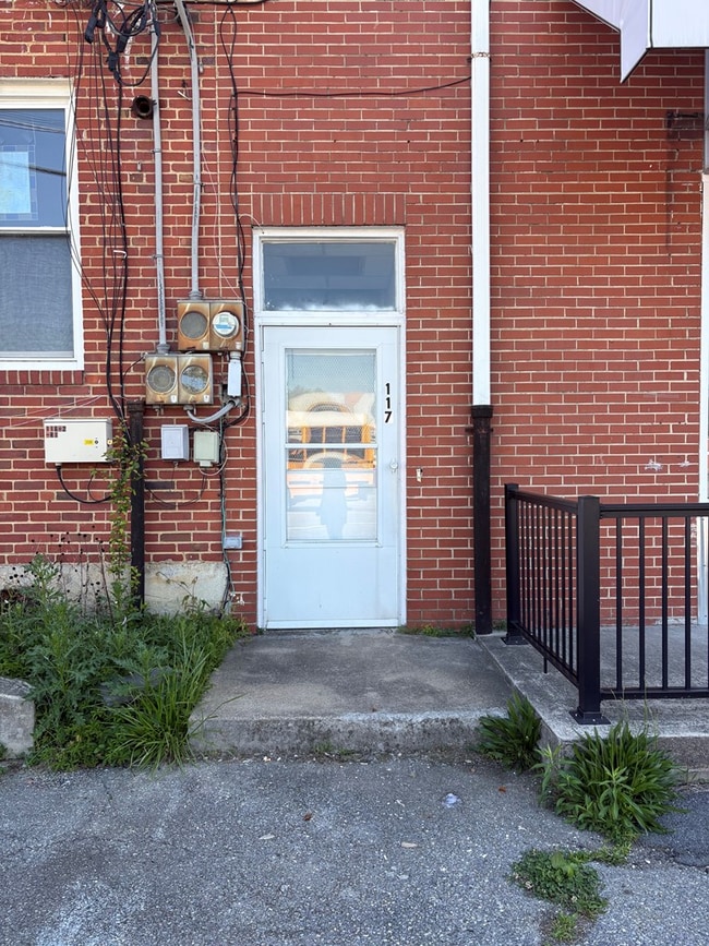 Building Photo - 117 Whitetop Rd