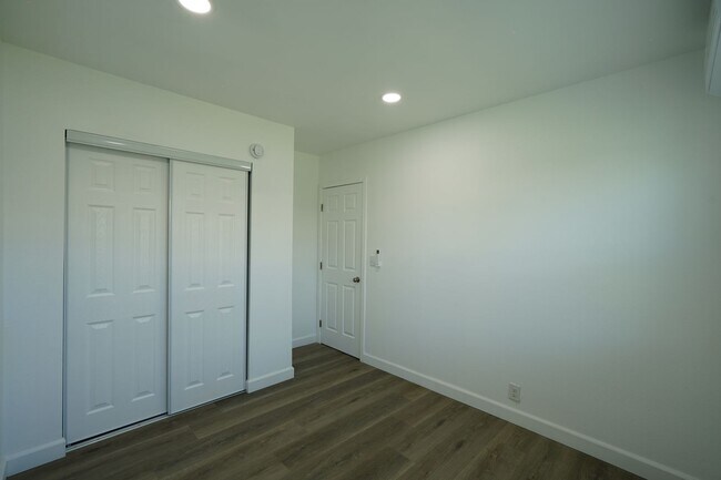 Building Photo - Dracaea Avenue