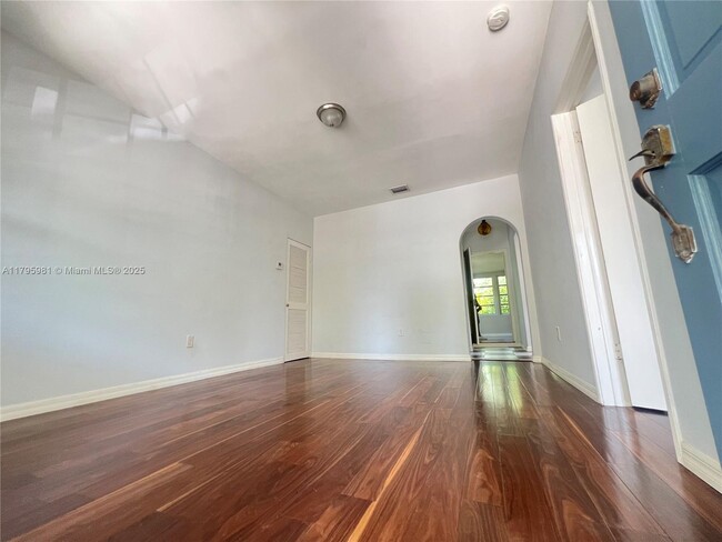 Building Photo - 315 NE 110th St