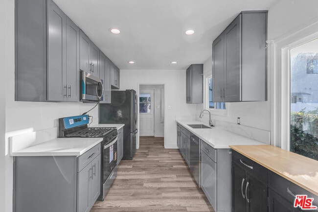 Building Photo - 13536 Hamlin St