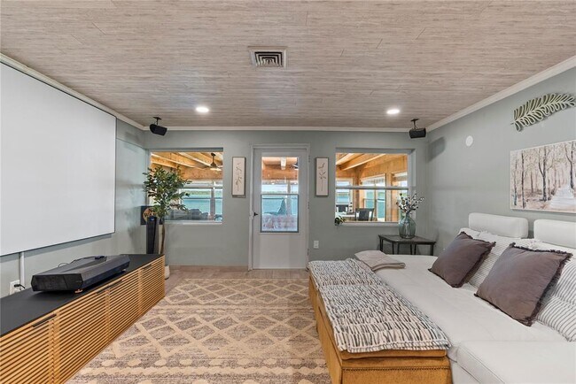 Building Photo - 830 CR 457