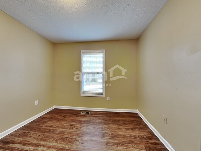 Building Photo - 112 Pine Orchard Ct