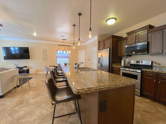 Building Photo - Northeast El Paso 3bed Refrig A/C