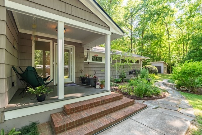Building Photo - Prestine mid-century modern ranch minutes from Southpoint!- Application Pending