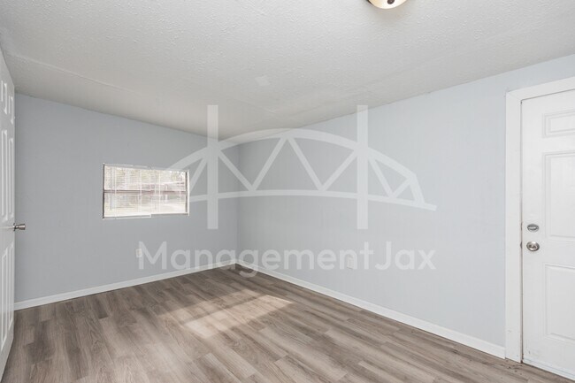 Building Photo - 2661 W 25th St