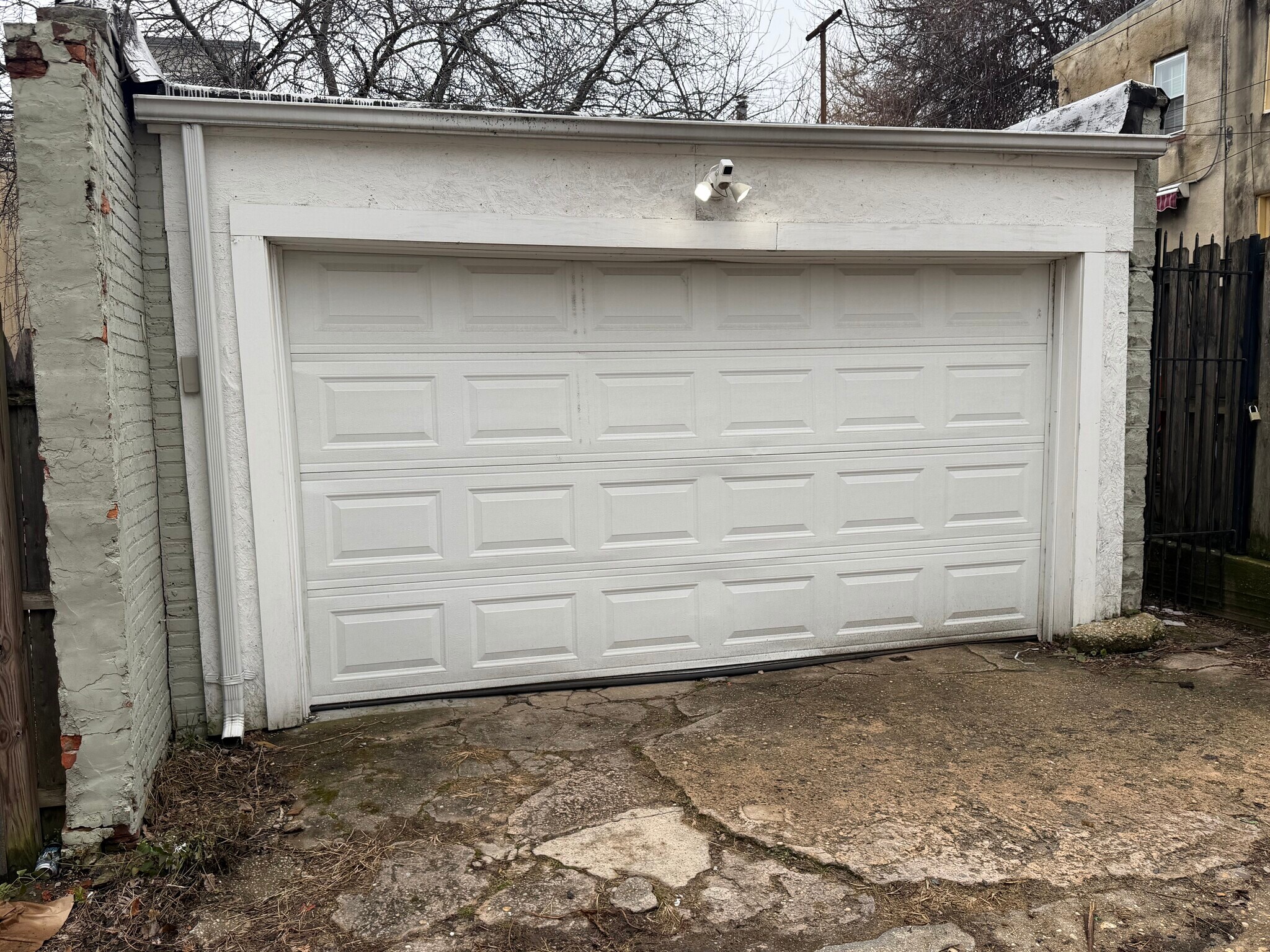 Building Photo - 1328 W Lombard St