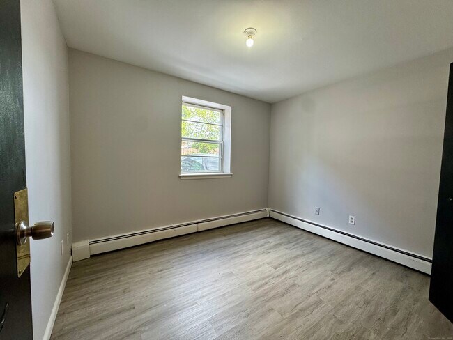 Building Photo - 145 Cowles St