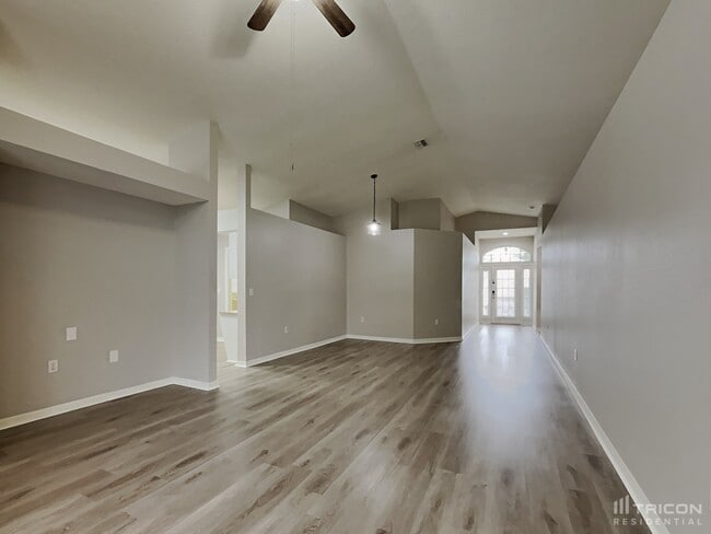 Building Photo - 7935 Fashion Loop