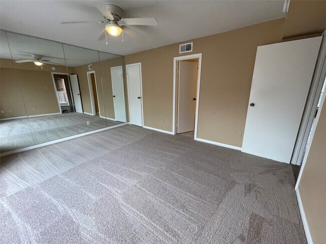 Building Photo - 3100 Walnut Bend Ln