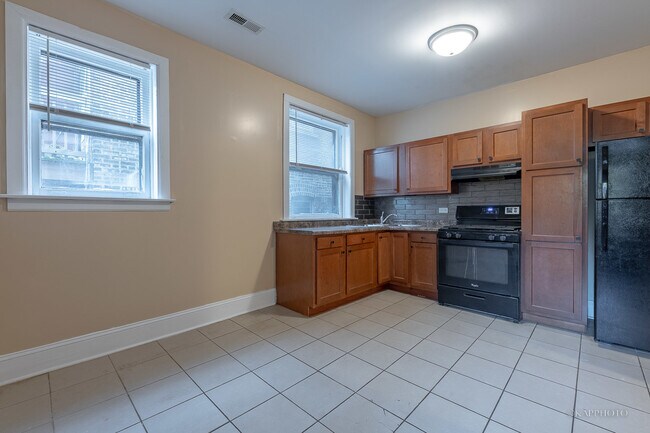 Building Photo - 6819 S Ridgeland Ave
