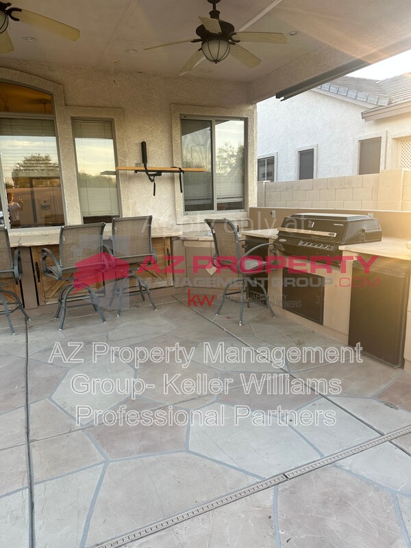 Building Photo - 16802 W Tonbridge St