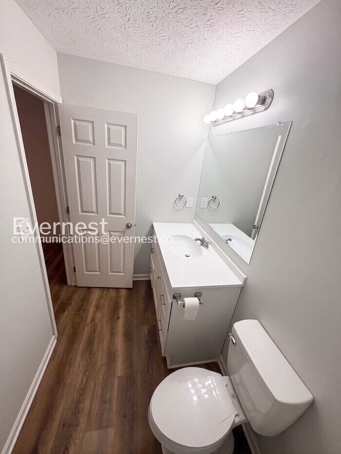 Building Photo - 908 Castle Ct